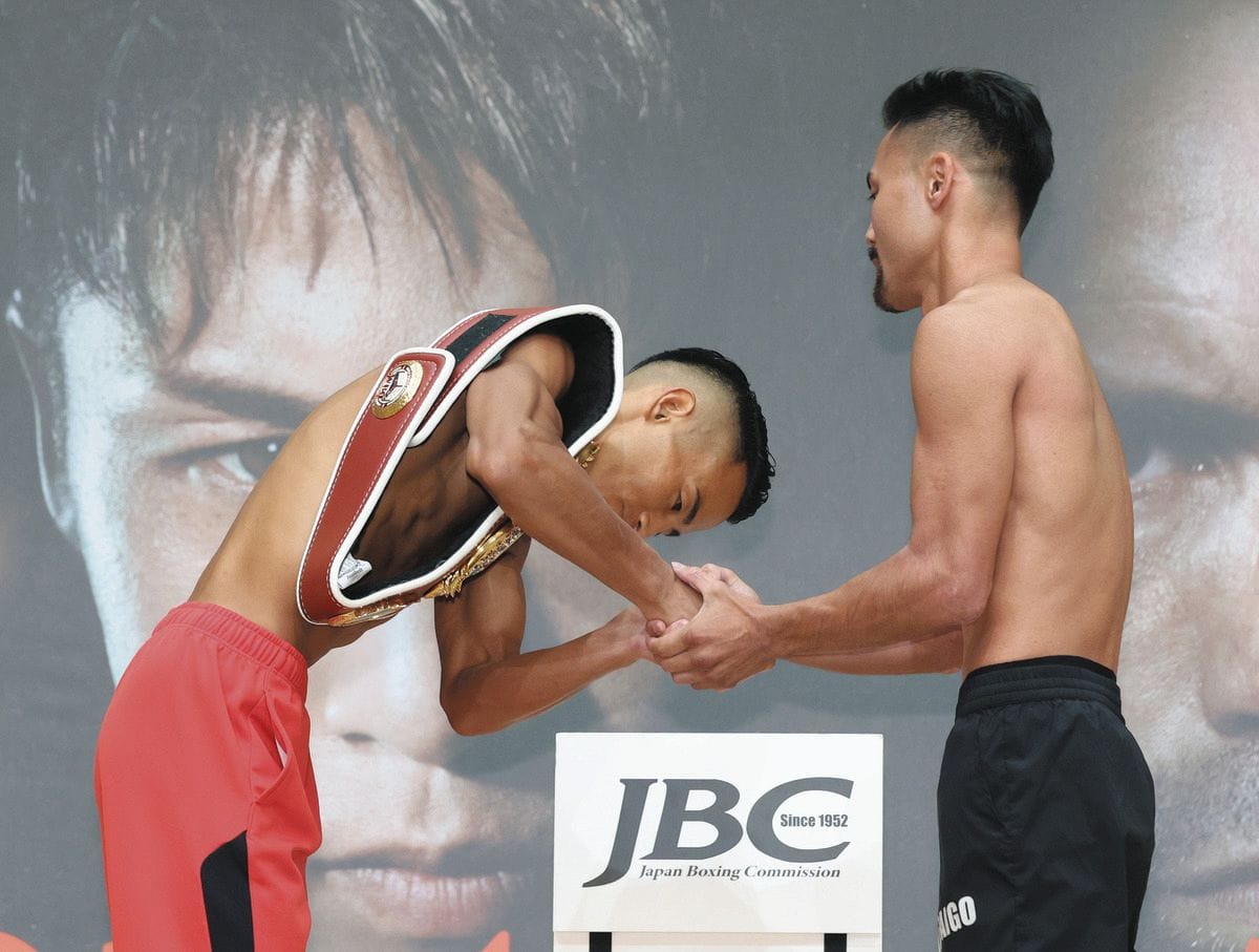 Yoshiki Takei has the IBF belt on, he's shaking hands with his challenger (Higa Daigo) at the weigh-in and bows out of respect